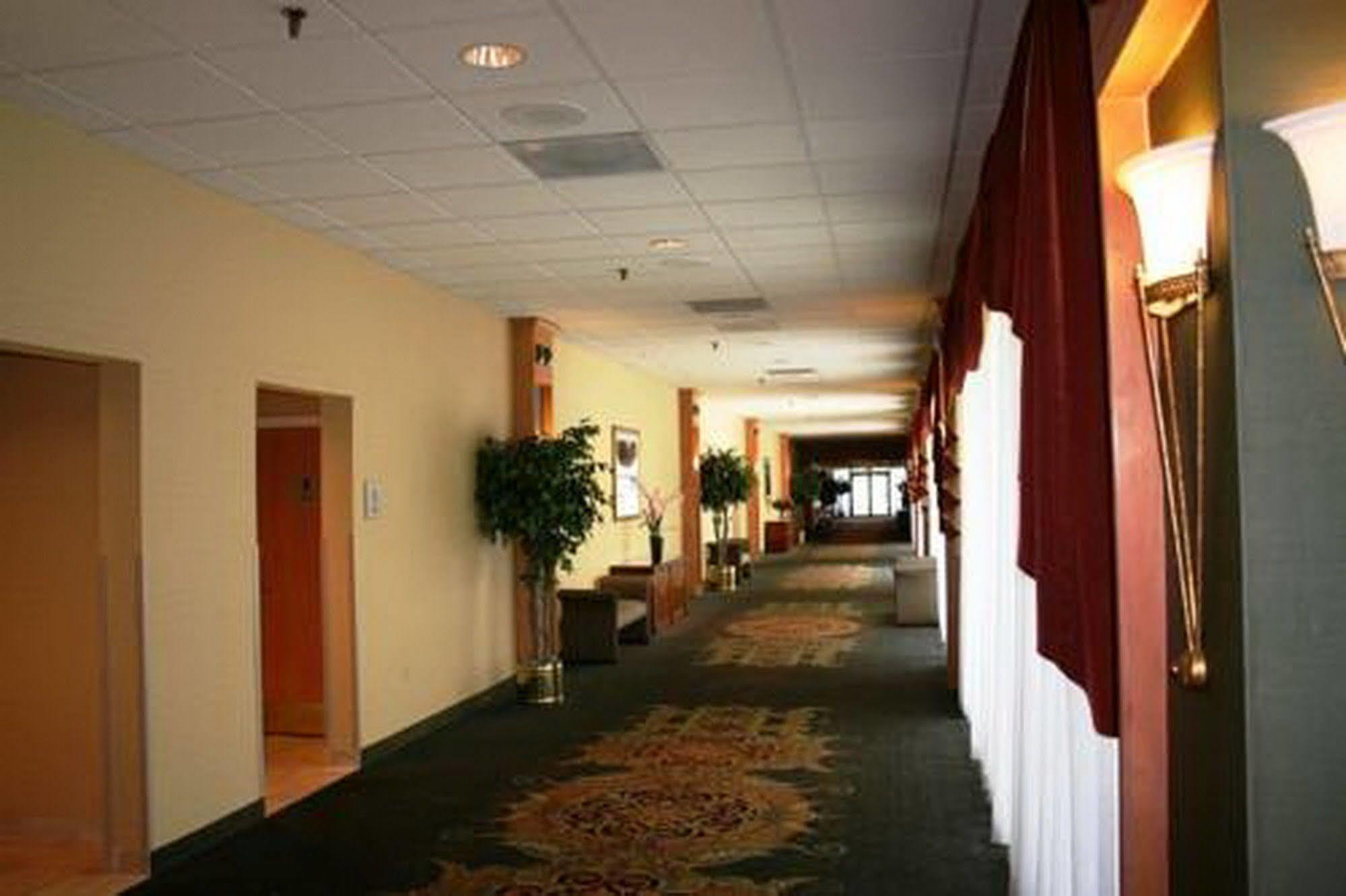 Magnuson Grand & Conference Center Somerset-Bridgewater المظهر الخارجي الصورة